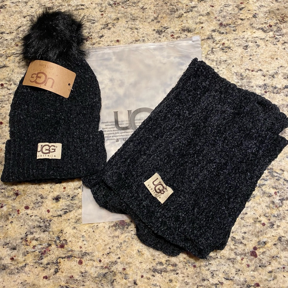 ❤️Cable knit UGG hat and scarf! ❤️